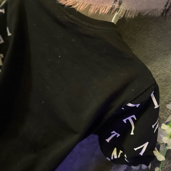 ⭐️👑VINTAGE JEWELLED VALENTINO T-SHIRT/ SWEATER👑⭐️ - Picture 11 of 11